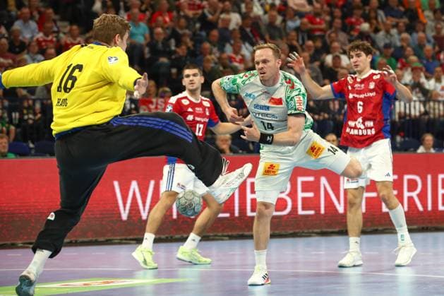 05 10 2025, xtgx, Handball Sport Verein SC Magdeburg v l Omar Ingi Magnusson Magdeburg, 14 wirft Tor, Torschuetze, erzielt Tor, Treffer, scores the goal Hamburg