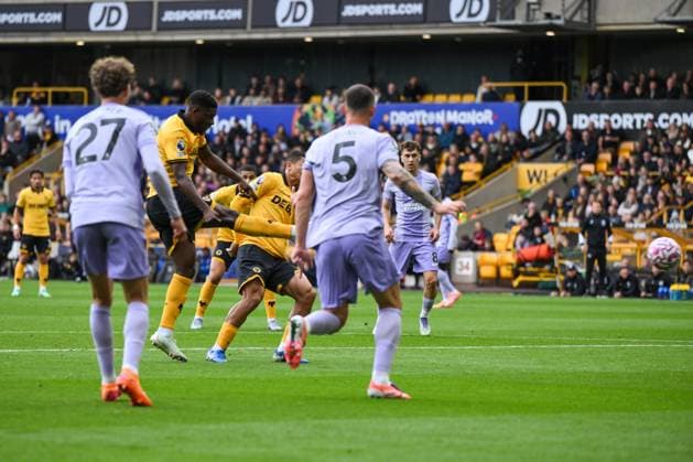 Wolverhampton, England, 5th October 2025. Marshall Munetsi of Wolverhampton Wanderers scores to make it 1-0 during the Wolverhampton Wanderers vs Brighton and Hove Albion Premier League match at Molineux, Wolverhampton. Picture credit should read: Craig Thomas Sportimage EDITORIAL USE ONLY. No use with unauthorised audio, video, data, fixture lists, club league logos or live services. Online in-match use limited to 120 images, no video emulation. No use in betting, games or single club league player publications. SPI_027_CT_Wolves_v_Brighton SPI-4200-0027