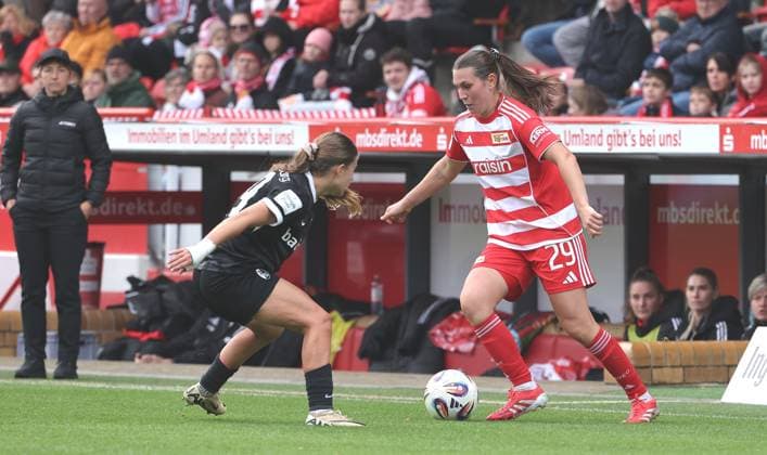 Nia Szenk, Antonia Halverkamps Zweikampf Spielzene Action Sport Football Soccer Womens Bundesliga 5 Matchday Season 2025 2026 05 10 2025 1 FC Union Berlin vs SC Freiburg SCF DFL regulations prohibit any use of photographs as image sequences and or quasi video