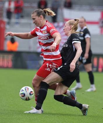 Dina Orschmann, Meret Felde duel match scene action sport soccer soccer women Bundesliga 5 matchday season 2025 2026 05 10 2025 1 FC Union Berlin vs SC Freiburg SCF DFL regulations prohibit any use of photographs as image sequences and or quasi video