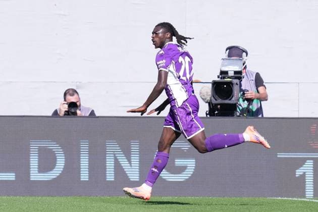 Fiorentina s Moise Kean celebrates after scoring during the Serie A EniLive soccer match between Fiorentina and Roma at the Artemio Franchi stadium in Florence, Italy - Sunday October 5, 2025 - Soccer ( Photo by Alfredo Falcone LaPresse )  Copyright: xAlfredoxFalcone LaPressex