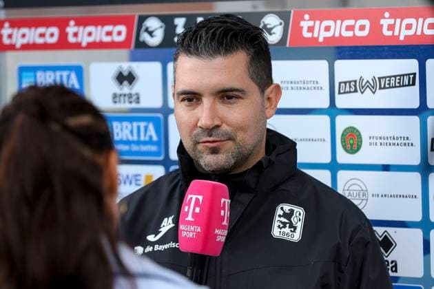 05 10 2025, xavx, Fußball 3 Liga, SV Wehen Wiesbaden TSV 1860 München v l Interim coach Alper Kayabunar TSV 1860 Muenchen interviewed by Magenta Sport DFL DFB REGULATIONS PROHIBIT ANY USE OF PHOTOGRAPHS as IMAGE SEQUENCES and or QUASI VIDEO Wiesbaden