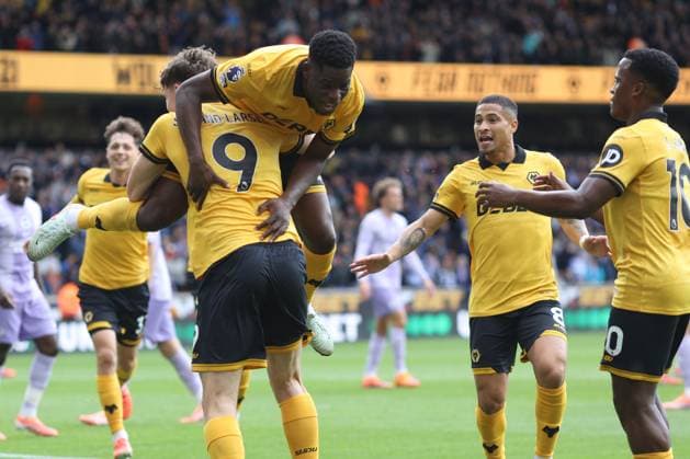 Wolverhampton Wanderers v Brighton & Hove Albion - Premier League Marshall Munetsi, Jorgen Strand Larsen, Jhon Arias and Joao Gomes of Wolverhampton Wanderers celebrate 1st goal during the Premier League match between Wolverhampton Wanderers and Brighton & Hove Albion at Molineux on October 5, 2025 in Wolverhampton, England. Wolverhampton Molineux England United Kingdom Copyright: xNealxSimpson Sportsphoto APLx 14137319
