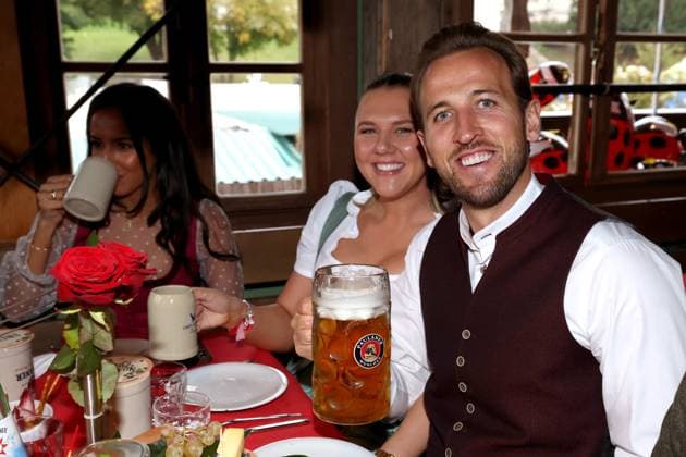 FC Bayern at the Oktoberfest 2025 Katie Kane,Harry KANE Bayern Muenchen , Soccer FC Bayern Muenchen, traditional Oktoberfest visit at the Kaefer Schaenke on 05 10 2025 in Munich Germany Pool photo FCBayernMuenchen via SVEN SIMON Fotoagentur Muenchen Bayern Germany Poolfoto SvenSimon-FC Bayern Muenchen AG ,EDITORIAL USE ONLY