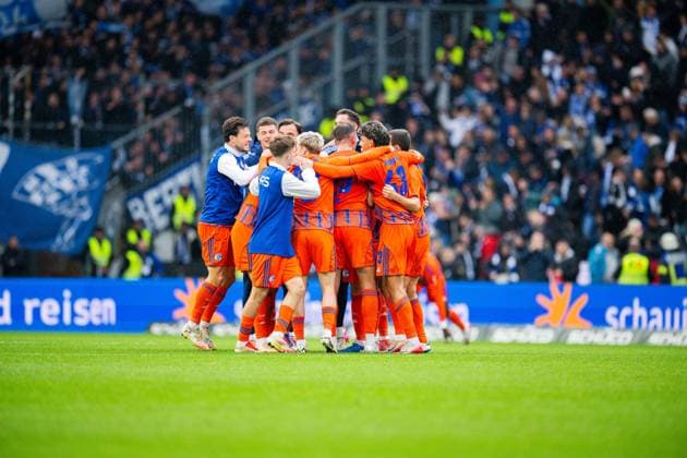 05 10 2025 Soccer, 2025 2026, 2 Bundesliga, 8 Matchday, DSC Arminia Bielefeld FC Schalke 04 Team Schalke DFL REGULATIONS PROHIBIT ANY USE OF PHOTOGRAPHS AS IMAGE SEQUENCES AND OR QUASI VIDEO