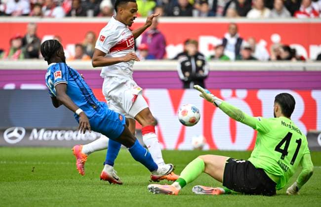 Goal kick Action Goal chance Jamie Leweling VfB Stuttgart 18 vs Omar Haktab Traore 1 FC Heidenheim 1846 FCH 23 Goalkeeper Diant Ramaj 1 FC Heidenheim 1846 FCH 41 VfB Stuttgart vs 1 FC Heidenheim FCH 05 10 2025 DFL REGULATIONS PROHIBIT ANY USE OF PHOTOGRAPHS AS IMAGE SEQUENCES AND OR QUASI VIDEO VfB Stuttgart vs 1 FC Heidenheim FCH