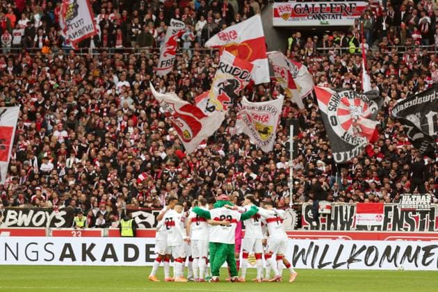 05 10 2025, xrekx, Soccer 1 Bundesliga, VfB Stuttgart 1 FC Heidenheim v l Teamkreis VfB Fans ,Mood, Scarves, Shirt, Flag, Banner, Ultras, Spectators, Visitors, Choreo, Choreography, atmosphere, spectators, Visitors DFL DFB REGULATIONS PROHIBIT ANY USE OF PHOTOGRAPHS as IMAGE SEQUENCES and or QUASI VIDEO Stuttgart