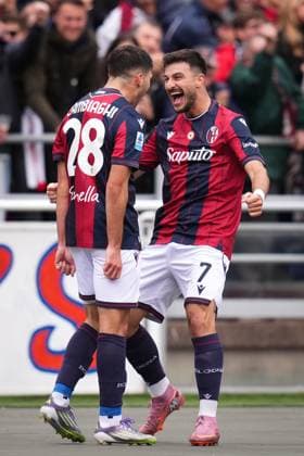 Bologna s Nicolo Cambiaghi celebrates with Bologna s Riccardo Orsolini after scoring the 1-0 goal for his team during the Serie A soccer match between Bologna and Pisa at the Renato Dall™Ara Stadium in Bologna, north Italy - Sunday, October 5, 2025 -  Copyright: xMassimoxPaolone LaPressex