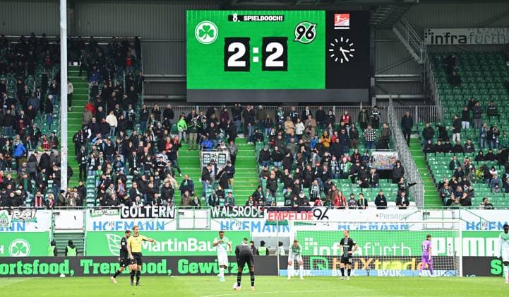 05 10 2025 Soccer Season 2025 2026 2 Soccer Bundesliga 08 Matchday SpVgg Greuther Fürth Kleeblatt Hannover 96 H96 Sportfoto Zink xwoxzix DFL regulations prohibit any use of photographs as image sequences and or quasi video only for editorial use Final result on scoreboard