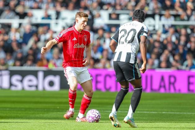 Newcastle United FC v Nottingham Forest FC, Premier League Elliot Anderson Of Nottingham Forest in action during the Newcastle United FC v Nottingham Forest FC English Premier League match at St.James Park, Newcastle, England, United Kingdom on 5 October 2025 Credit: Lee Keuneke Every Second Media Editorial use only. All images are copyright Every Second Media Limited. No images may be reproduced without prior permission. All rights reserved. Premier League and Football League images are subject to licensing agreements with Football DataCo Limited. see https: www.football-dataco.com Copyright: xIMAGO EveryxSecondxMediax ESM-1616-0047 LeexKeunekex xEveryxSecondxMediax