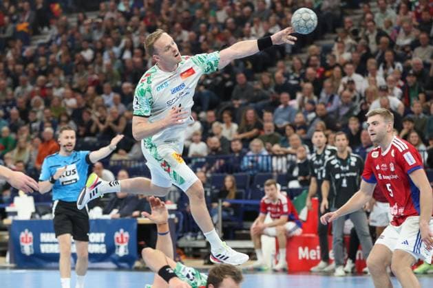 05 10 2025, xgox, Handball Daikin HBL, Handball Sport Verein Hamburg SC Magdeburg emspor, v l Omar Ingi Magnusson Magdeburg, 14 wirft Tor, Torschuetze, erzielt Tor, Treffer, scores the goal Hamburg