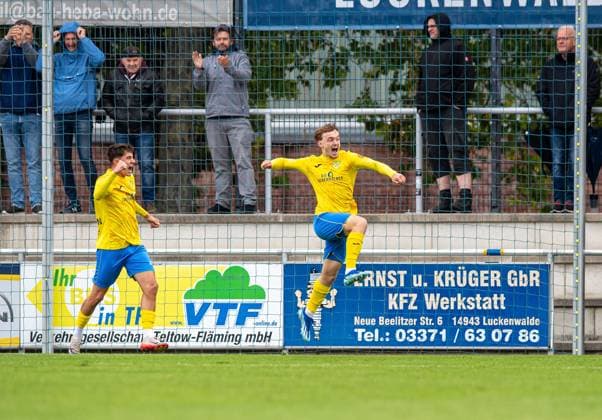 Football, Men, Season 2025 2026, Regionalliga Nordost 11 Matchday , FSV 63 Luckenwalde FC Carl Zeiss Jena, f l Mike Bachmann Luckenwalde , Remo Merke Luckenwalde , Celebration after goal to 1 1, 05 10 2025, Copyright: xSebastianxRäppold MatthiasxKochx