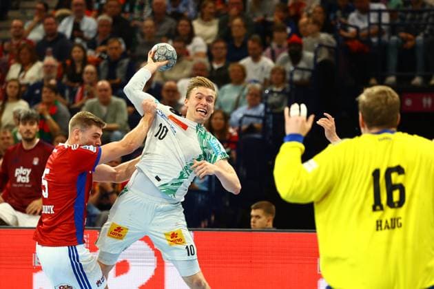 Handball I Men I Season 2025 2026 I Bundesliga I 7 Matchday I HSV Hamburg SC Magdeburg I 05 10 2025 Oliver Norlyk 5, HSV Hamburg Gisli Kristjansson 10, SC Magdeburg Robin Haug 16, HSV Hamburg Hamburg Barclaycard Arena Hamburg Germany Copyright: xLobeca RalfxHomburgx