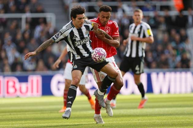 Newcastle United v Nottingham Forest - Premier League Sandro Tonali of Newcastle United and Dan Ndoye of Nottingham Forest challenge during the Premier League match between Newcastle United and Nottingham Forest at St James Park on October 5, 2025 in Newcastle upon Tyne, England. Newcastle upon Tyne St. James Park England United Kingdom Copyright: xRichardxSellers Sportsphoto APLx 14137326