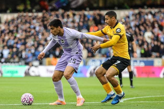 Diego Gomez (25 Brighton) on the ball during the Premier League football match between Wolverhampton Wanderers and Brighton and Hove Albion at Molineux stadium in Wolverhampton, England Copyright: xNataliexMincher SPPx Sportspressphoto_SPR38421