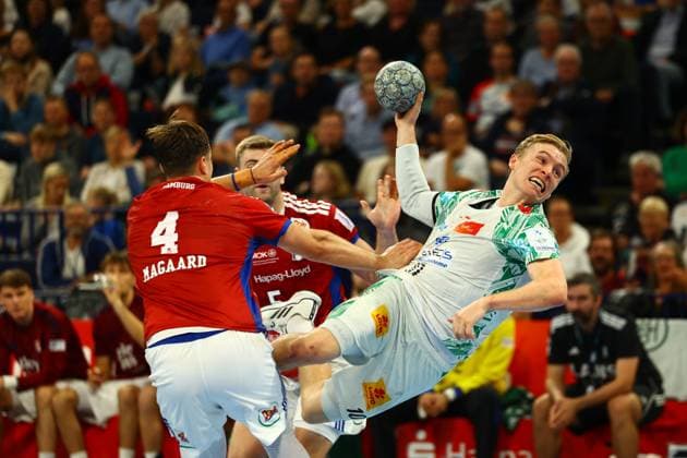 Handball I Men I Season 2025 2026 I Bundesliga I 7 Matchday I HSV Hamburg SC Magdeburg I 05 10 2025 Andreas Magaard 4, HSV Hamburg Gisli Kristjansson 10, SC Magdeburg Hamburg Barclaycard Arena Hamburg Germany Copyright: xLobeca RalfxHomburgx