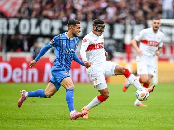 Arijon IbrahimoviÄ? (1. FC Heidenheim 1846) und Luca Jaquez (VfB Stuttgart) im Zweikampf waehrend des spiels der Bundesliga zwischen VfB Stuttgart und 1. FC Heidenheim 1846, MHPArena Stuttgart am 05. October 2025 in Stuttgart, Deutschland. (Foto von Harry Langer DeFodi Images) +++ Arijon IbrahimoviÄ? (1. FC Heidenheim 1846) und Luca Jaquez (VfB Stuttgart) battle for the ball during the Bundesliga match between VfB Stuttgart and 1. FC Heidenheim 1846 at MHPArena Stuttgart on October 5, 2025 in Stuttgart, Germany. (Photo by Harry Langer DeFodi Images) DFL regulations prohibit any use of photographs as image sequences and or quasi-video. (Photo by Harry Langer DeFodi Images) DFL regulations prohibit any use of photographs as image sequences and or quasi-video. Arijon IbrahimoviÄ? 1 FC Heidenheim 1846 and Luca Jaquez VfB Stuttgart in a duel during the Bundesliga match between VfB Stuttgart and 1 FC Heidenheim 1846, MHPArena Stuttgart on October 05, 2025 in Stuttgart, Germany, Germany Photo by Harry Langer DeFodi Images Arijon IbrahimoviÄ? 1 FC Heidenheim 1846 and Luca Jaquez VfB Stuttgart battle for the ball during the Bundesliga match between VfB Stuttgart and 1 FC Heidenheim 1846 at MHPArena Stuttgart on October 5, 2025 in Stuttgart, Germany Photo by Harry Langer DeFodi Images DFL regulations prohibit any use of photographs as image sequences and or quasi video Photo by Harry Langer DeFodi Images DFL regulations prohibit any use of photographs as image sequences and or quasi video