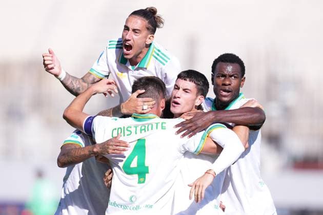 Roma™s Bryan Cristante celebrates after scoring during the Serie A EniLive soccer match between Fiorentina and Roma at the Artemio Franchi stadium in Florence, Italy - Sunday October 5, 2025 - Soccer ( Photo by Alfredo Falcone LaPresse )  Copyright: xAlfredoxFalcone LaPressex