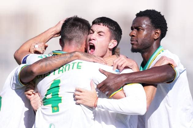 Roma™s Matias Soule Roma™s Bryan Cristante Roma™s Evan Ndicka celebrates after scoring during the Serie A EniLive soccer match between Fiorentina and Roma at the Artemio Franchi stadium in Florence, Italy - Sunday October 5, 2025 - Soccer ( Photo by Alfredo Falcone LaPresse )  Copyright: xAlfredoxFalcone LaPressex