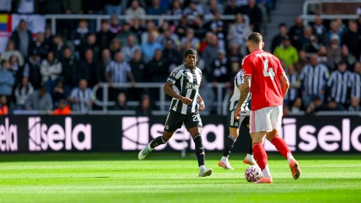 Newcastle United v Nottingham Forest Premier League 05 10 2025. Newcastle United forward Anthony Elanga (20) during the Premier League match between Newcastle United and Nottingham Forest at St. James s Park, Newcastle, England on 5 October 2025. Editorial use only DataCo restrictions apply See www.football-dataco.com , Copyright: xSimonxDaviesx PSI-22983-0056