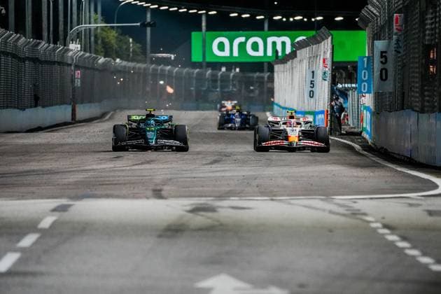 Formula 1 Singapore Airlines Singapore Grand Prix 2025 Remy Midez OVERTAKE MAXPPP - Singapore 05 10 2025 14 ALONSO Fernando (esp), Aston Martin Aramco Cognizant, and 30 LAWSON Liam (nld), Visa Cash APP Racing Bulls, action at the Formula 1 Singapore Airlines Singapore Grand Prix 2025, the 18th round of the 2025 FIA Formula 1 World Championship, WM, Weltmeisterschaft at the Marina Bay Street Circuit in Singapore, Singapore, from 2 to 5 October 2025 Singapore Marina Bay Street Circuit Singapore  Copyright: xOVERTAKE MAXPPPxRemyxMidezx OVT202510055702 OVT202510055702