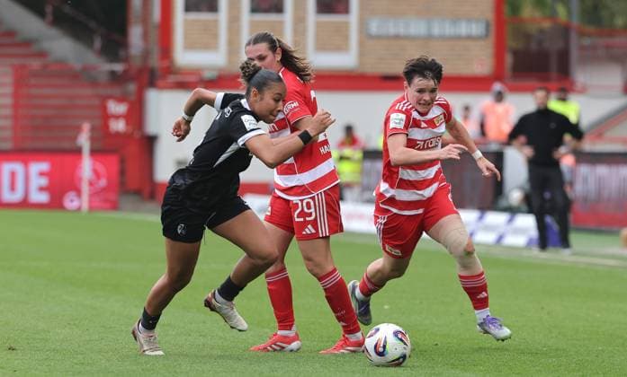 Nicole Ojukwu, Antonia Halverkamps, Tomke Schneider duel match scene Action Sport Football Soccer Womens Bundesliga 5 Matchday Season 2025 2026 05 10 2025 1 FC Union Berlin vs SC Freiburg SCF DFL regulations prohibit any use of photographs as image sequences and or quasi video