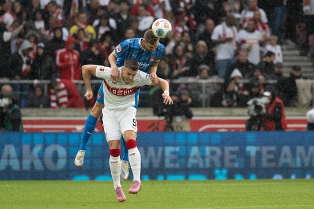 v li in header duel Ermedin Demirovic VfB Stuttgart, 09 , Patrick Mainka FC Heidenheim, 06 GER, VfB Stuttgart vs 1 FC Heidenheim, Football, Men, 1 Bundesliga, Matchday 6, Season 2025 2026, 05 10 2025, DFL DFB REGULATES PROHIBIT ANY USE OF PHOTOGRAPHS AS IMAGE SEQUENCES AND OR QUASI VIDEO, GER, VfB Stuttgart vs 1 FC Heidenheim, Football, Men, 1 Bundesliga, Matchday 6, Season 2025 2026, 05 10 2025 Stuttgart Copyright: xEibner-Pressefoto WolfgangxFrankx EP_WFK