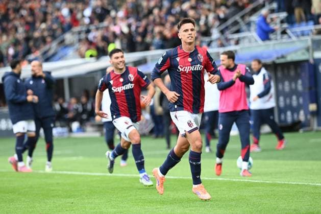 Nikola Moro (Bologna Fc) celebrating his goal during Bologna FC vs Pisa SC, Italian soccer Serie A match in Bologna, Italy, October 05 2025  Copyright: xGianlucaxRicci IPAxSportx xipa-agency.netx xx IPA_66182778 IPA_Agency_IPA66182778