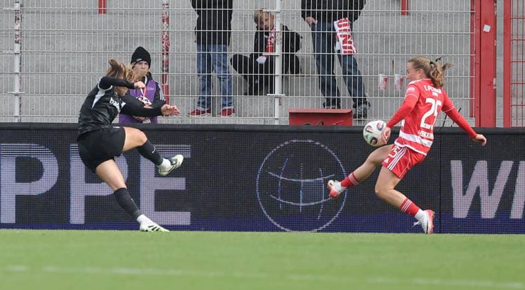 Alena Bienz scores the goal to make it 0 3 Ida Heikkinen duel Match scene Action Sport Football Soccer Womens Bundesliga 5 Matchday Season 2025 2026 05 10 2025 1 FC Union Berlin vs SC Freiburg SCF DFL regulations prohibit any use of photographs as image sequences and or quasi video