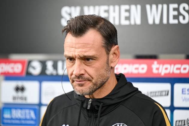 Nils Döring SV Wehen Wiesbaden, coach in TV interview before the match GER, SV Wehen Wiesbaden vs TSV 1860 Munich, Football, 3 Liga, Matchday 10, Season 2025 2026, 05 10 2025 DFB REGULATIONS PROHIBIT ANY USE OF PHOTOGRAPHS AS IMAGE SEQUENCES AND OR QUASI VIDEO GER, SV Wehen Wiesbaden vs TSV 1860 Munich, Football, 3 Liga, Matchday 10, Season 2025 2026, 05 10 2025 Wiesbaden Copyright: xEibner-Pressefoto FlorianxWiegandx EP_FWD