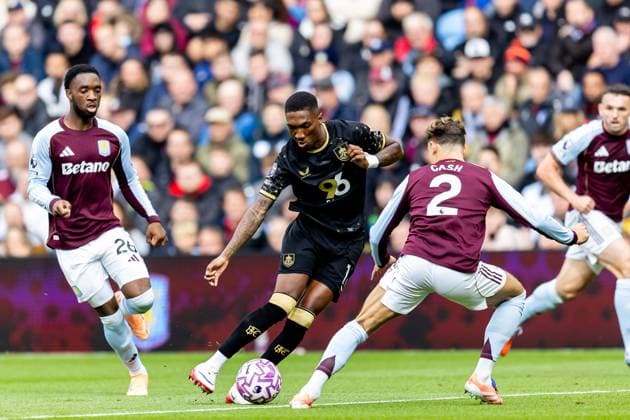 Aston Villa v Burnley Premier League 05 10 2025. Burnley forward Jaidon Anthony (11) runs forward towards goal during the Premier League match between Aston Villa and Burnley at Villa Park, Birmingham, England on 5 October 2025. Birmingham Villa Park West Midlands England Editorial use only DataCo restrictions apply See www.football-dataco.com , Copyright: xManjitxNarotrax PSI-23003-0024