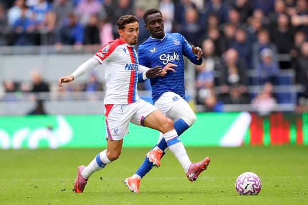 Everton v Crystal Palace - Premier League Yeremi Pino of Crystal Palace and Idrissa Gueye of Everton challenge during the Premier League match between Everton and Crystal Palace at Hill Dickinson Stadium on October 5, 2025 in Liverpool, England. Liverpool Hill Dickinson Stadium England United Kingdom Copyright: xEdxSykes Sportsphoto APLx 14137333