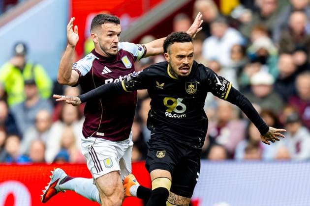 Aston Villa v Burnley Premier League 05 10 2025. Burnley defender Quilindschy Hartman (3) battles for possession with Aston Villa midfielder John McGinn (7) during the Premier League match between Aston Villa and Burnley at Villa Park, Birmingham, England on 5 October 2025. Birmingham Villa Park West Midlands England Editorial use only DataCo restrictions apply See www.football-dataco.com , Copyright: xManjitxNarotrax PSI-23003-0029