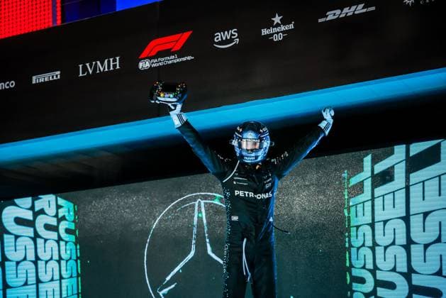 Formula 1 Singapore Airlines Singapore Grand Prix 2025 Alexis Perrin OVERTAKE MAXPPP - Singapore 05 10 2025 63 RUSSELL George (gbr), Mercedes AMG Petronas, portrait winner at the Formula 1 Singapore Airlines Singapore Grand Prix 2025, the 18th round of the 2025 FIA Formula 1 World Championship, WM, Weltmeisterschaft at the Marina Bay Street Circuit in Singapore, Singapore, from 2 to 5 October 2025 Singapore Marina Bay Street Circuit Singapore  Copyright: xOVERTAKE MAXPPPxAlexisxPerrinx OVT202510055711 OVT202510055711