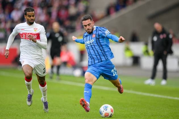 Soccer, 1 Bundesliga, 20251005, VfB Stuttgart 1 FC Heidenheim 1846 In the picture from l Lorenz Amegnon ASSIGNON Stuttgart, 22 , Arijon IBRAHIMOVIC Heidenheim, 22 Dribbling Ball Stuttgart MHP Arena Baden Württemberg Germany Copyright: Passion2Press MarkusxFischerx