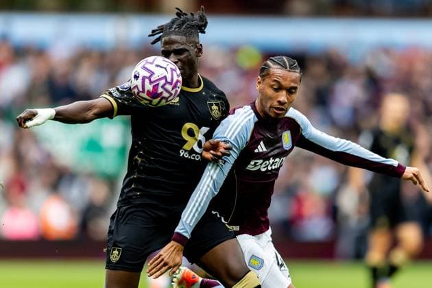 Aston Villa v Burnley Premier League 05 10 2025. Aston Villa midfielder Boubacar Kamara (44) battles for possession with Burnley forward Loum Tchaouna (17) during the Premier League match between Aston Villa and Burnley at Villa Park, Birmingham, England on 5 October 2025. Birmingham Villa Park West Midlands England Editorial use only DataCo restrictions apply See www.football-dataco.com , Copyright: xManjitxNarotrax PSI-23003-0035