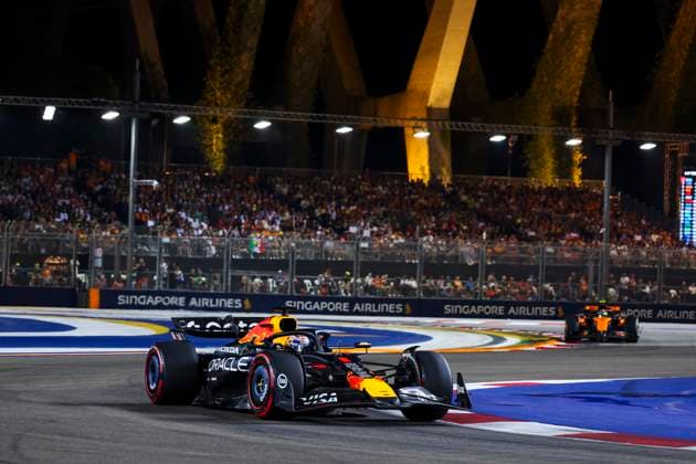 F1 - SINGAPORE GRAND PRIX 2025 01 VERSTAPPEN Max (nld), Red Bull Racing RB21, action during the 2025 Formula 1 Singapore Grand Prix, 18th round of the 2025 FIA Formula One World Championship, WM, Weltmeisterschaft from October 3 to 5, 2025 on the Marina Bay Street Circuit, in Singapore - SingaporeSingapore  Copyright: xFLORENTxGOODENx