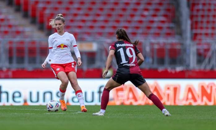 DEU, Nürnberg, FC Nürnberg vs RB Leipzig, Google Pixel Bundesliga, DFB, Saison 2526, Max Morlock Stadion, 5 Spieltag im Bild f l n r Marlene Müller RB Leipzig 27 , Sanja Homann FC Nürnberg 19 DFB DFL REGULATIONS PROHIBIT ANY USE OF PHOTOGRAPHS AS IMAGE SEQUENCES AND OR QUASI VIDEO, 05 10 2025, Copyright: HMBxMedia HendrikxHamelau