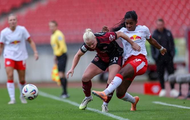 DEU, Nürnberg, FC Nürnberg vs RB Leipzig, Google Pixel Bundesliga, DFB, Saison 2526, Max Morlock Stadion, 5 Spieltag im Bild v l n r Aleigh Gambone FC Nürnberg 16 , Delice Boboy RB Leipzig 17 DFB DFL REGULATIONS PROHIBIT ANY USE OF PHOTOGRAPHS AS IMAGE SEQUENCES AND OR QUASI VIDEO, 05 10 2025, Copyright: HMBxMedia HendrikxHamelau