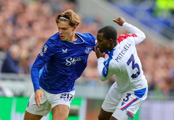5th October 2025; Hill Dickinson Stadium, Liverpool, England; Premier League Football, Everton versus Crystal Palace; Tyler Dibling of Everton FC is tracked by Tyrick Mitchell of Crystal Palace  RogerxEvans