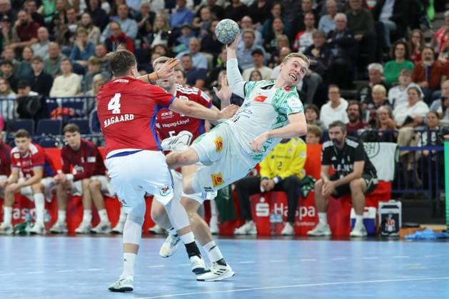 05 10 2025, xgox, Handball Daikin HBL, Handball Sport Verein Hamburg SC Magdeburg emspor, v l Gisli Thorgeir Kristjansson Magdeburg, 10 wirft Tor, Torschuetze, erzielt Tor, Treffer, scores the goal Hamburg