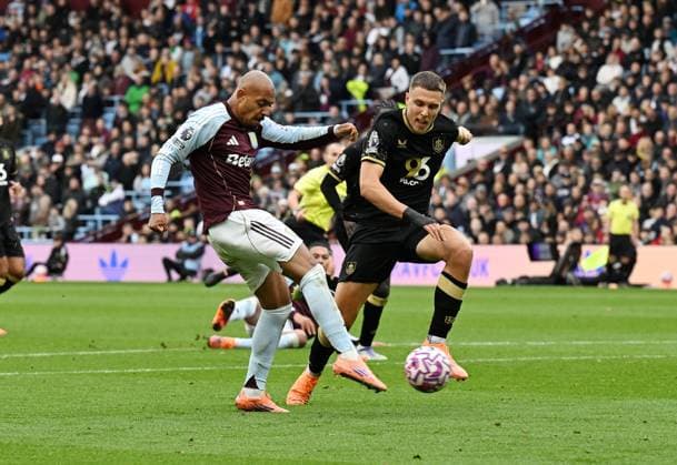 Donyell Malen of Aston Villa scores the team s second goal Aston Villa v Burnley, Premier League, Football, Villa Park, Birmingham, UK - 05 Oct 2025Birmingham Villa Park United Kingdom EDITORIAL USE ONLY No use with unauthorised audio, video, data, fixture lists, club league logos or live services. Online in-match use limited to 120 images, no video emulation. No use in betting, games or single club league player publications. Copyright: xAnnaxGowthorpe Shutterstockx 15515860z
