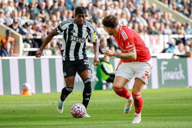 5th October 2025; St James Park, Newcastle, England; Premier League Football, Newcastle United versus Nottingham Forest; Anthony Elanga of Newcastle United runs at Neco Williams of Nottingham Forest  CraigxCowan