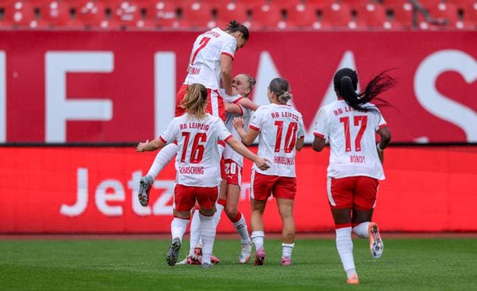 DEU, Nürnberg, FC Nürnberg vs RB Leipzig, Google Pixel Bundesliga, DFB, Saison 2526, Max Morlock Stadion, 5 Spieltag im Bild Tor durch Nikoline Dudek RB Leipzig 24 , Jubel mit dem Team Giovanna Hoffmann RB Leipzig 7 DFB DFL REGULATIONS PROHIBIT ANY USE OF PHOTOGRAPHS AS IMAGE SEQUENCES AND OR QUASI VIDEO, 05 10 2025, Copyright: HMBxMedia HendrikxHamelau