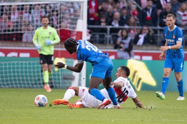 from left in duel Omar Haktab Traore FC Heidenheim, 23 , Jamie Leweling VfB Stuttgart 18 GER, VfB Stuttgart vs 1 FC Heidenheim, Football, Men, 1 Bundesliga, Matchday 6, Season 2025 2026, 05 10 2025, DFL DFB REGULATES PROHIBIT ANY USE OF PHOTOGRAPHS AS IMAGE SEQUENCES AND OR QUASI VIDEO, GER, VfB Stuttgart vs 1 FC Heidenheim, Football, Men, 1 Bundesliga, Matchday 6, Season 2025 2026, 05 10 2025 Stuttgart Copyright: xEibner-Pressefoto WolfgangxFrankx EP_WFK