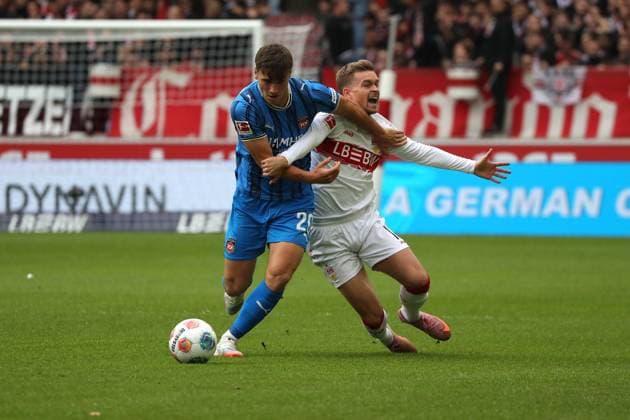 05 10 25 VfB Stuttgart 1 FC Heidenheim Germany, Stuttgart, 05 10 2025, Football, Bundesliga, VfB Stuttgart 1 FC Heidenheim Maximilian Mittelstädt, right, VfB, Luca Kerber, left, Heidenheim
