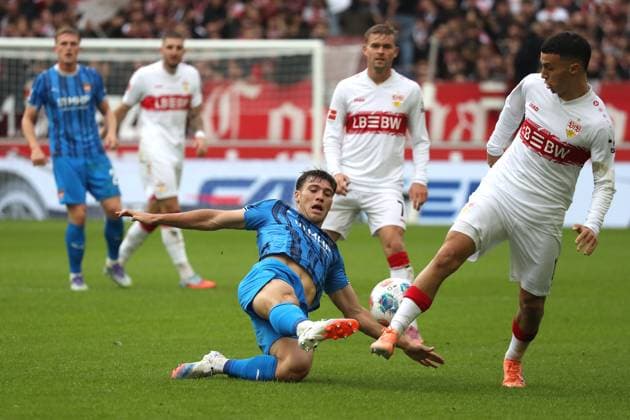 05 10 25 VfB Stuttgart 1 FC Heidenheim Germany, Stuttgart, 05 10 2025, Football, Bundesliga, VfB Stuttgart 1 FC Heidenheim Bilial El Khannouss, right, VfB, Luca Kerber,, Heidenheim left