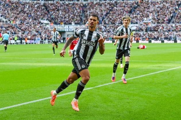 Newcastle United FC v Nottingham Forest FC, Premier League Bruno Guimaraes Of Newcastle United scores a GOAL 1-0 and celebrates during the Newcastle United FC v Nottingham Forest FC English Premier League match at St.James Park, Newcastle, England, United Kingdom on 5 October 2025 Credit: Lee Keuneke Every Second Media Editorial use only. All images are copyright Every Second Media Limited. No images may be reproduced without prior permission. All rights reserved. Premier League and Football League images are subject to licensing agreements with Football DataCo Limited. see https: www.football-dataco.com Copyright: xIMAGO EveryxSecondxMediax ESM-1616-0062 LeexKeunekex xEveryxSecondxMediax