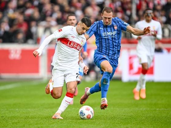 Badredine Bouanani (VfB Stuttgart) und Jonas Föhrenbach (1. FC Heidenheim 1846) im Zweikampf waehrend des spiels der Bundesliga zwischen VfB Stuttgart und 1. FC Heidenheim 1846, MHPArena Stuttgart am 05. October 2025 in Stuttgart, Deutschland. (Foto von Harry Langer DeFodi Images) +++ Badredine Bouanani (VfB Stuttgart) und Jonas Föhrenbach (1. FC Heidenheim 1846) battle for the ball during the Bundesliga match between VfB Stuttgart and 1. FC Heidenheim 1846 at MHPArena Stuttgart on October 5, 2025 in Stuttgart, Germany. (Photo by Harry Langer DeFodi Images) DFL regulations prohibit any use of photographs as image sequences and or quasi-video. (Photo by Harry Langer DeFodi Images) DFL regulations prohibit any use of photographs as image sequences and or quasi-video. Badredine Bouanani VfB Stuttgart and Jonas Föhrenbach 1 FC Heidenheim 1846 in a duel during the Bundesliga match between VfB Stuttgart and 1 FC Heidenheim 1846, MHPArena Stuttgart on October 05, 2025 in Stuttgart, Germany, Germany Photo by Harry Langer DeFodi Images Badredine Bouanani VfB Stuttgart and Jonas Föhrenbach 1 FC Heidenheim 1846 battle for the ball during the Bundesliga match between VfB Stuttgart and 1 FC Heidenheim 1846 at MHPArena Stuttgart on October 5, 2025 in Stuttgart, Germany Photo by Harry Langer DeFodi Images DFL regulations prohibit any use of photographs as image sequences and or quasi video Photo by Harry Langer DeFodi Images DFL regulations prohibit any use of photographs as image sequences and or quasi video