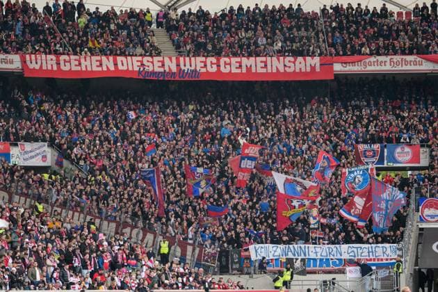 Soccer, 1 Bundesliga, 20251005, VfB Stuttgart 1 FC Heidenheim 1846 In the picture Fans Heidenheim Banner WIR GEHEN DIESEN WEG GEMEINSAM KÄMPFEN WITTI, KEIN ZWANNIFÜRN STEHER Stuttgart MHP Arena Baden Württemberg Germany Copyright: Passion2Press MarkusxFischerx